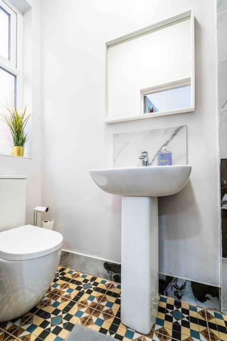 Beautiful Flat With Free Parking Lägenhet Birmingham Exteriör bild