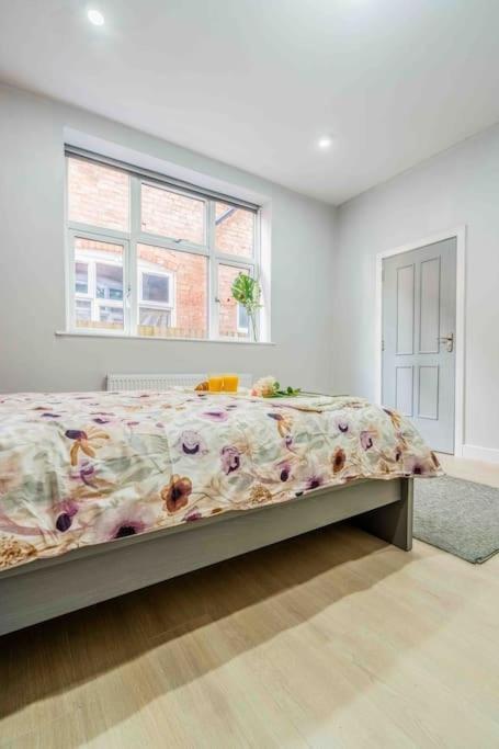 Beautiful Flat With Free Parking Lägenhet Birmingham Exteriör bild